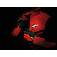b2b2b2-PHO_PW_HERO_261651-3PW20000290X-RACETECH-GLOVES-HERO_%23SALL_%23AWSG_%23V1